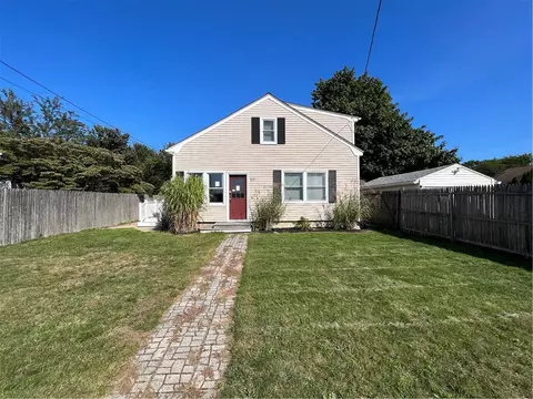 10 Cooke Pl, Warwick, RI 02888