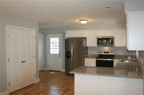 443 Pequot Ave, Warwick, RI 02889 photo 11