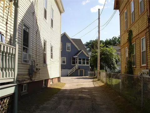 16 W Park Pl, Woonsocket, RI 02895 photo 3