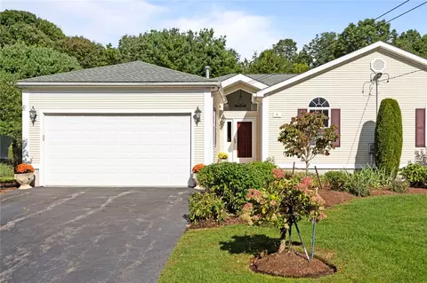 6 Orchard Meadows Dr, Smithfield, RI 02917