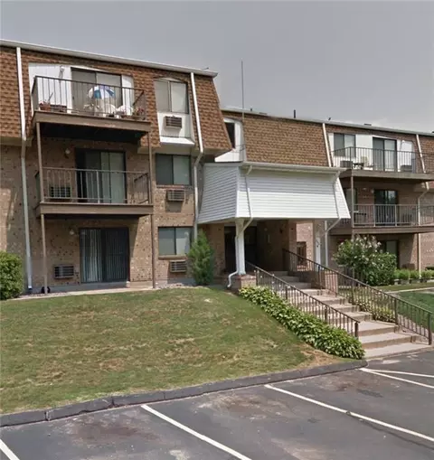756 Quaker Unit A-110 Ln, East Greenwich, RI 02818