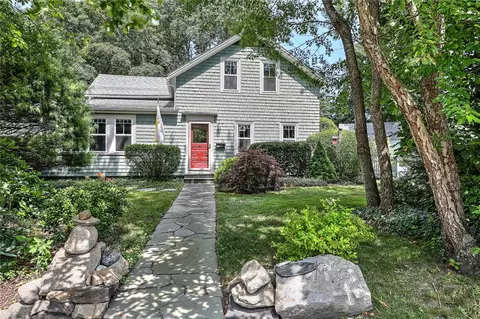913 Kingstown Rd, South Kingstown, RI 02879