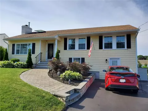 86 Longview Dr, Cranston, RI 02920