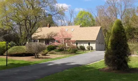 711 Division Rd, East Greenwich, RI 02818