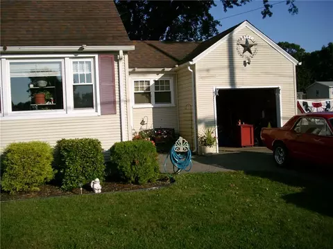 20 Custer St, Warwick, RI 02889 photo 2