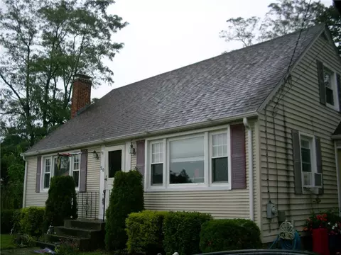 20 Custer St, Warwick, RI 02889