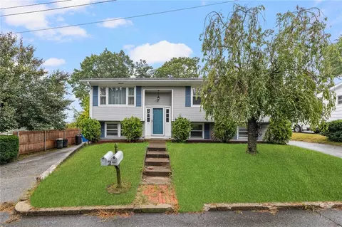 11 Sutcliffe Ave, Lincoln, RI 02865