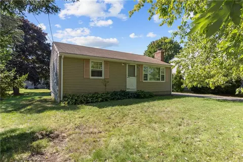 24 Palm Beach Ave, Narragansett, RI 02882