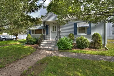 18 Bennett St, West Warwick, RI 02893