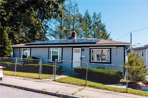 18 Sweetbriar St, Providence, RI 02908