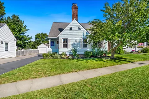 122 Spring Green Rd, Warwick, RI 02888 photo 2