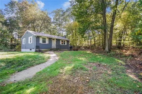 40 Westwood Rd, Lincoln, RI 02865