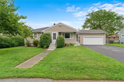 48 Brackett Ave, Tiverton, RI 02878