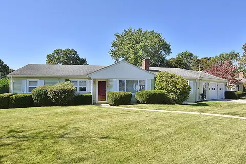 95 Claypool Dr, Warwick, RI 02886 photo 2