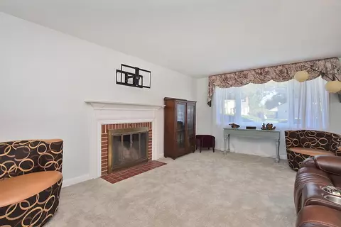 95 Claypool Dr, Warwick, RI 02886 photo 5
