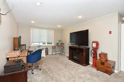 95 Claypool Dr, Warwick, RI 02886 photo 10