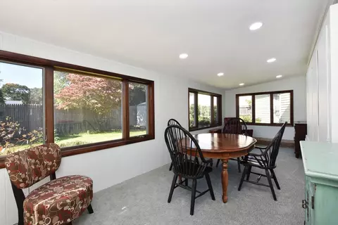 95 Claypool Dr, Warwick, RI 02886 photo 6