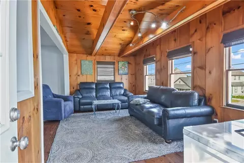 27 Logan St, Warwick, RI 02889