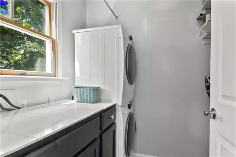 27 Logan St, Warwick, RI 02889 photo 11