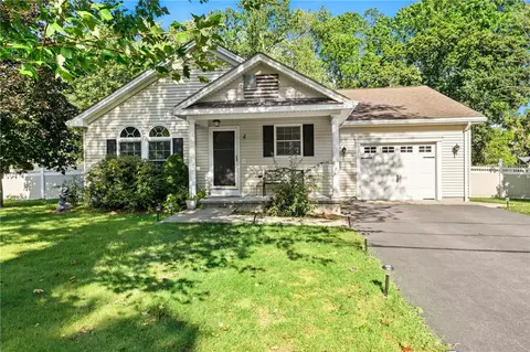 4 Joyce Anne Dr, Lincoln, RI 02838
