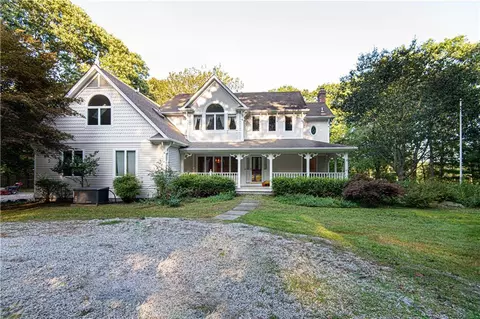 257 Walmsley Ln, South Kingstown, RI 02874