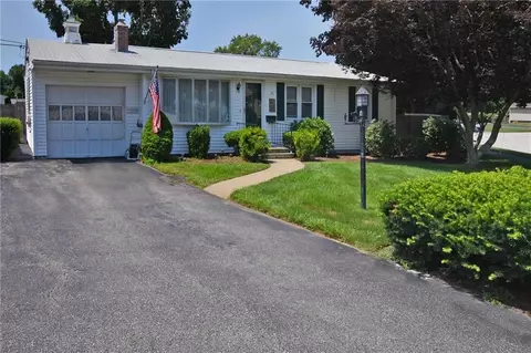 37 Amanda St, Cranston, RI 02920