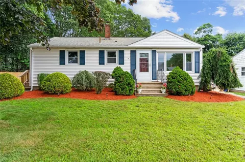 25 Hillcrest Dr, West Warwick, RI 02893