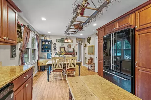 27 Campeau St, Woonsocket, RI 02895 photo 9