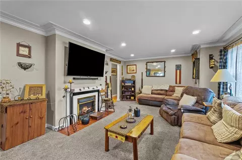 27 Campeau St, Woonsocket, RI 02895 photo 2