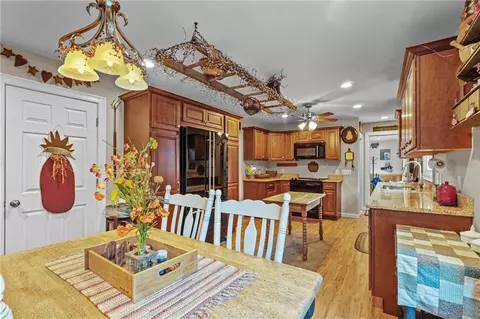 27 Campeau St, Woonsocket, RI 02895 photo 5