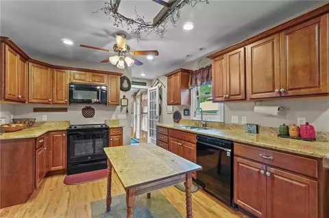27 Campeau St, Woonsocket, RI 02895 photo 7