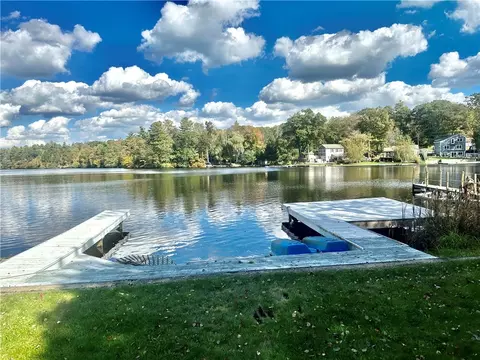 125 Lake Dr, Glocester, RI 02814