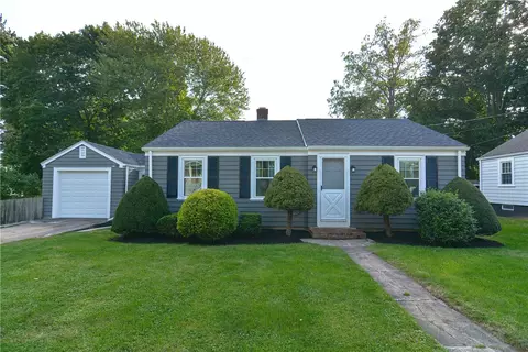 64 Valley St, Cranston, RI 02920