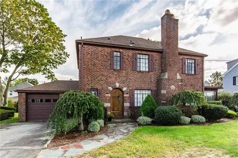 30 Superior View Blvd, North Providence, RI 02911