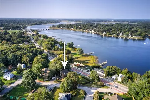 1 Sullivan Ter, Barrington, RI 02806