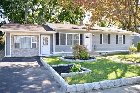88 Coventry Dr, Coventry, RI 02816