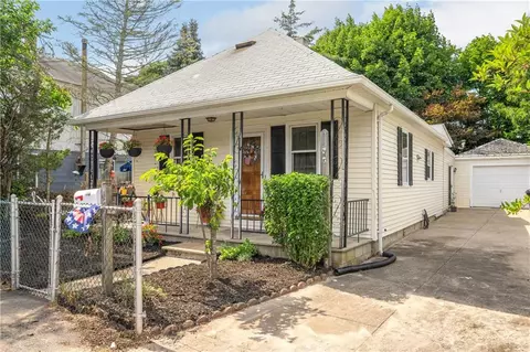 107 Crescent View Ave, Riverside, RI 02915