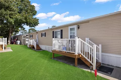 9 Krzak Rd, North Kingstown, RI 02852