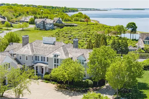 231 Carnegie Harbor Dr, Portsmouth, RI 02871