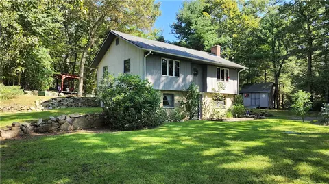 3 Blueberry Ln, Johnston, RI 02919