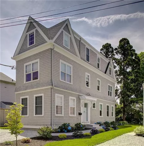 3 Casey Ct, Newport, RI 02840