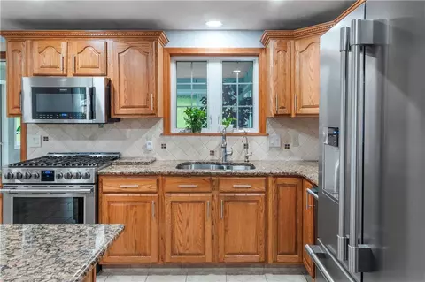 273 Oregon Ave, Woonsocket, RI 02895 photo 5