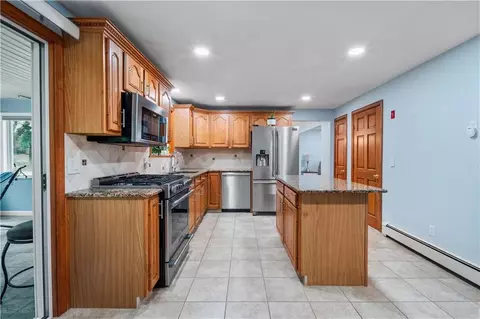 273 Oregon Ave, Woonsocket, RI 02895 photo 7