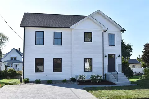 33 Hobart St, Westerly, RI 02891