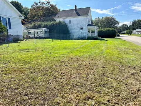 33 John St, Westerly, RI 02891 photo 2