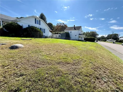 33 John St, Westerly, RI 02891 photo 3