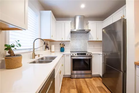 10 Callahan Way, Newport, RI 02840