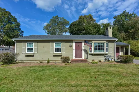 27 Shady Ln, Riverside, RI 02915