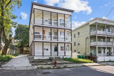 37 Ross St, Woonsocket, RI 02895 photo 2