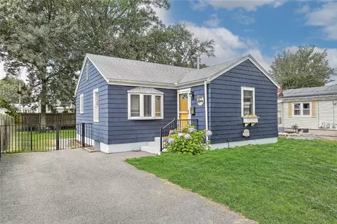 13 Mcguire St, North Providence, RI 02904